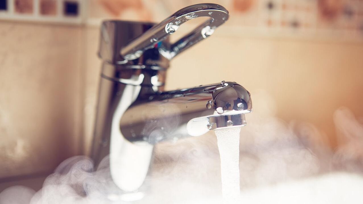 hot water faucet to steam the penis before enlargement with soda water
